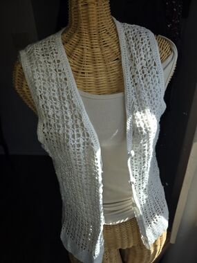White Crochet Open-Front Women's Vest - Vintage Willowbend